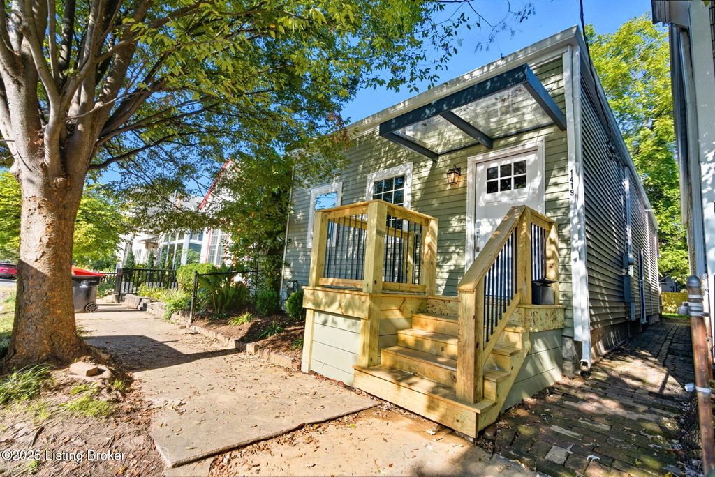 Photo of 1419 Debarr St, Louisville, KY 40204 (MLS # 1708491)