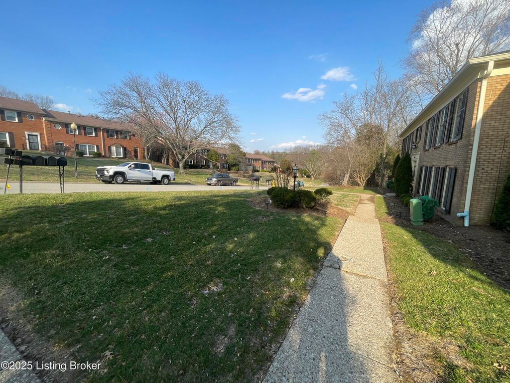 Photo of 6518 Montero Dr #APT 3, Prospect, KY 40059 (MLS # 1716013)