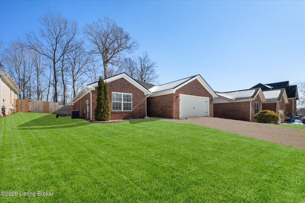 Photo of 308 River Edge Dr, Shepherdsville, KY 40165 (MLS # 1708939)