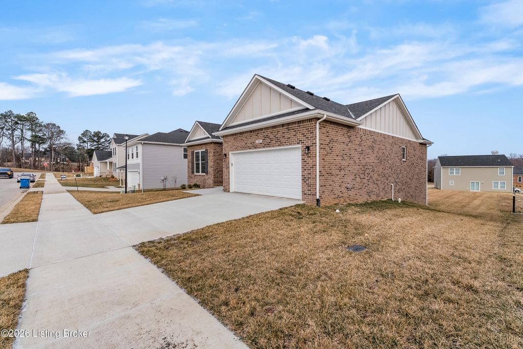 Photo of 505 Ashwood Ave, Elizabethtown, KY 42701 (MLS # 1709757)