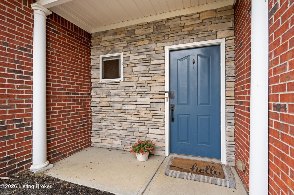 Photo of 13621 Pinnacle Gardens Cir, Louisville, KY 40245 (MLS # 1711587)