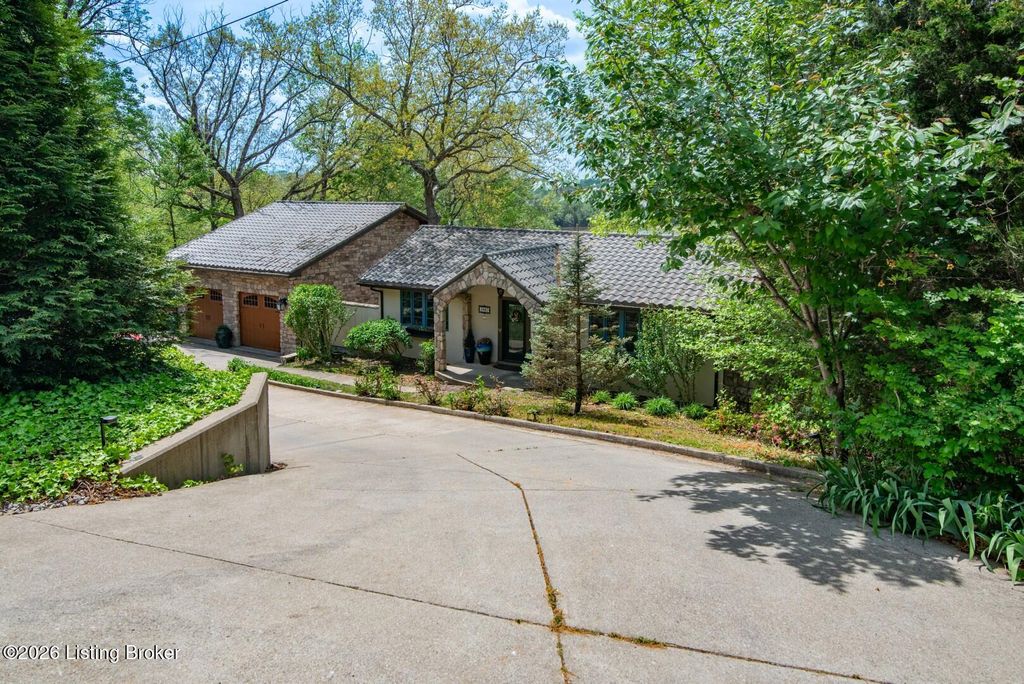 Photo of 3987 Doe Valley Pkwy, Brandenburg, KY 40108 (MLS # 1715232)