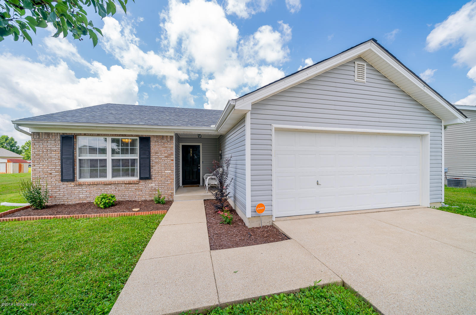 Photo 1 of 35 — 223 Tyler Pkwy, Shepherdsville, KY 40165