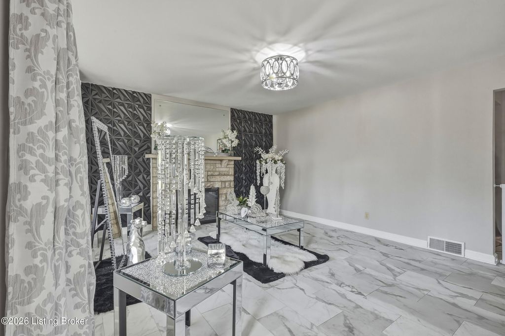 Photo of 1109 Lavista Way, Louisville, KY 40219 (MLS # 1714561)