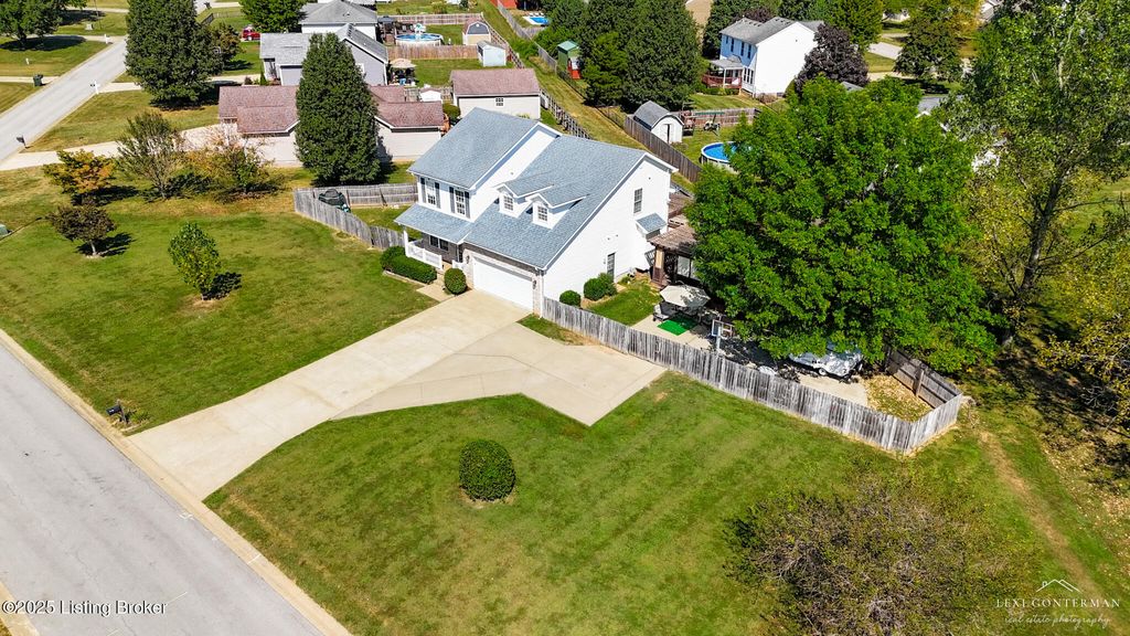 Photo of 124 Scenic View Dr, Mt Washington, KY 40047 (MLS # 1700156)