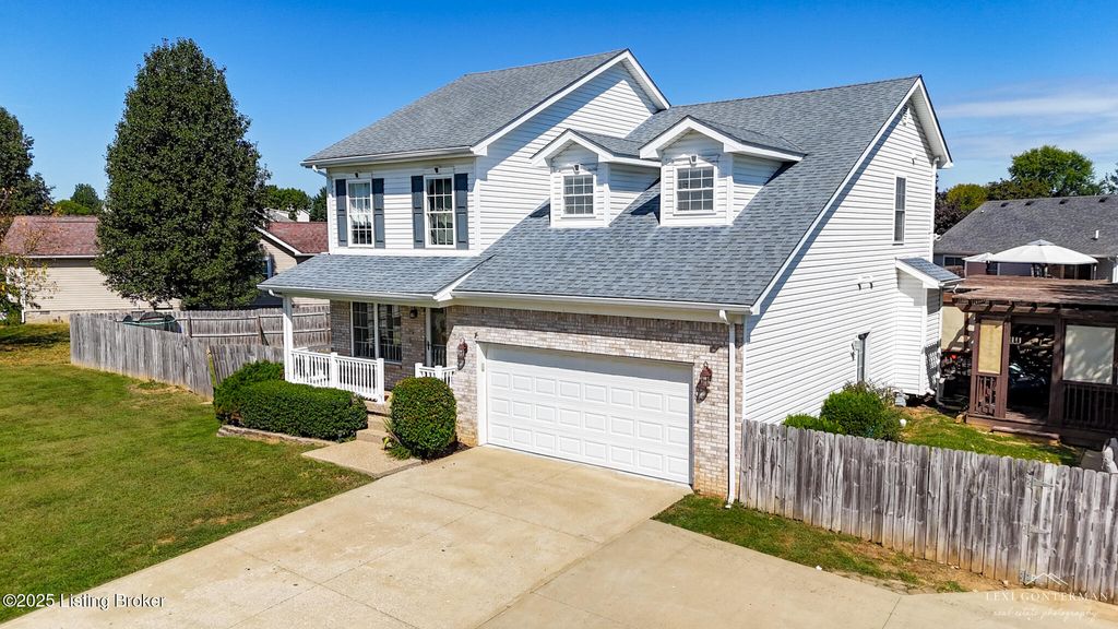 Photo of 124 Scenic View Dr, Mt Washington, KY 40047 (MLS # 1700156)
