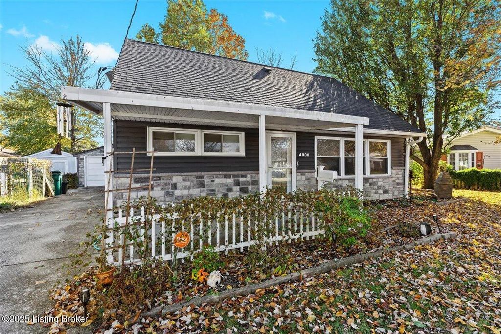 Photo of 4800 Bluebird Ave, Louisville, KY 40213 (MLS # 1710203)