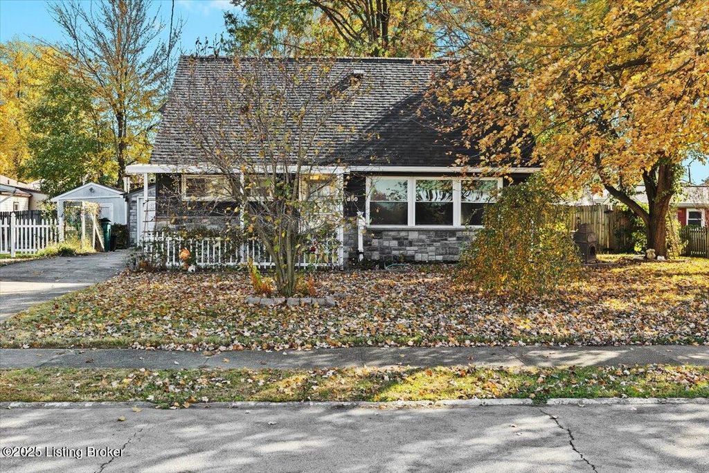 Photo of 4800 Bluebird Ave, Louisville, KY 40213 (MLS # 1710203)