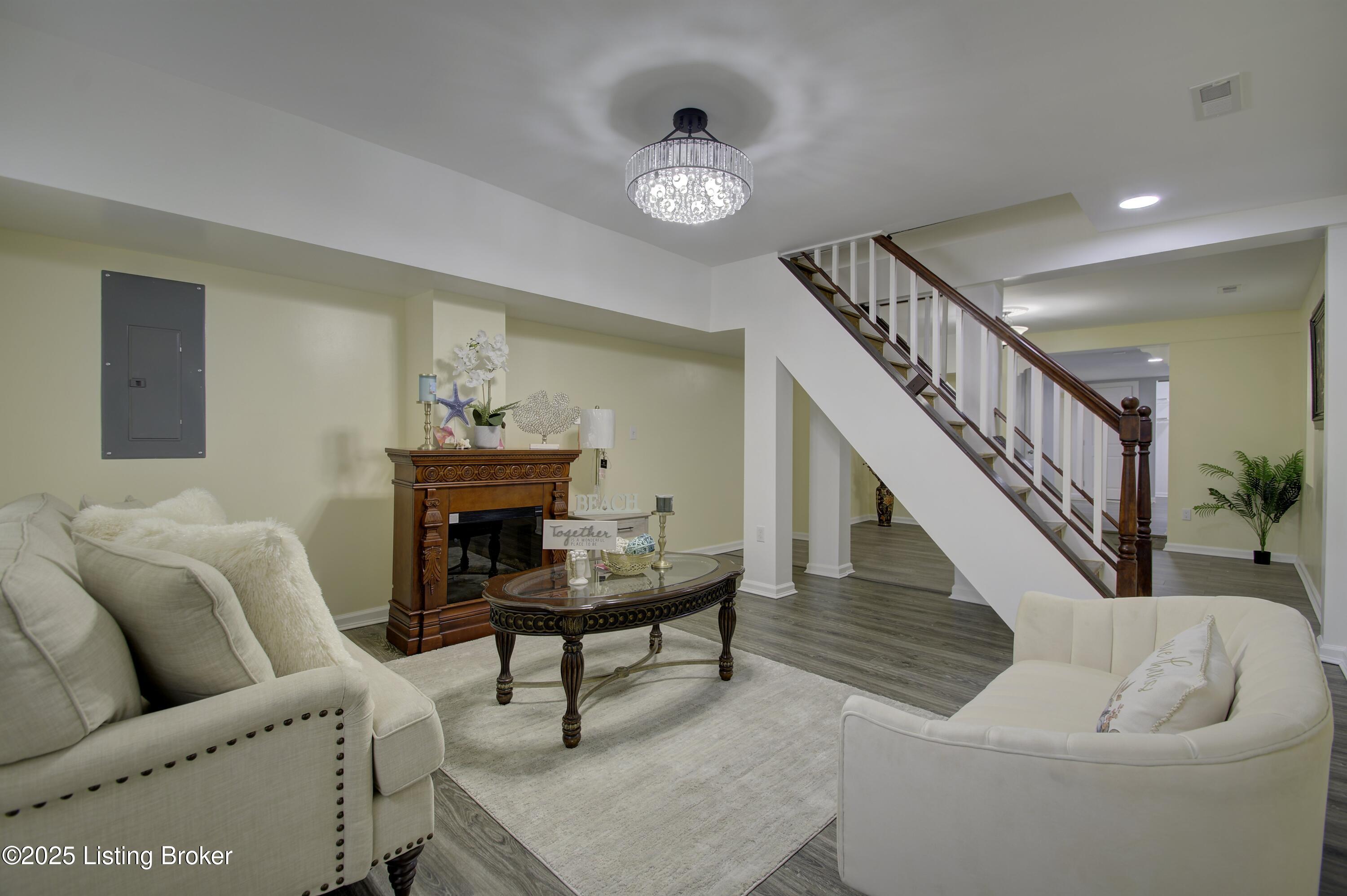215 E 11th St, Covington, Kentucky image 8