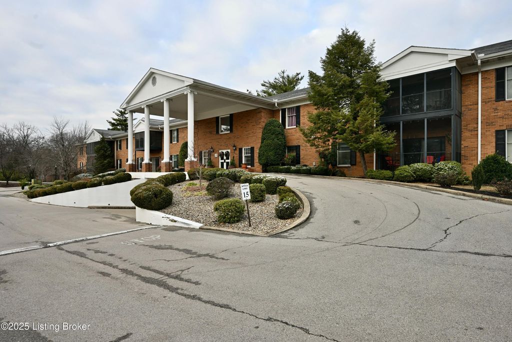 Photo of 1616 Gardiner Ln #210, Louisville, KY 40205 (MLS # 1705022)