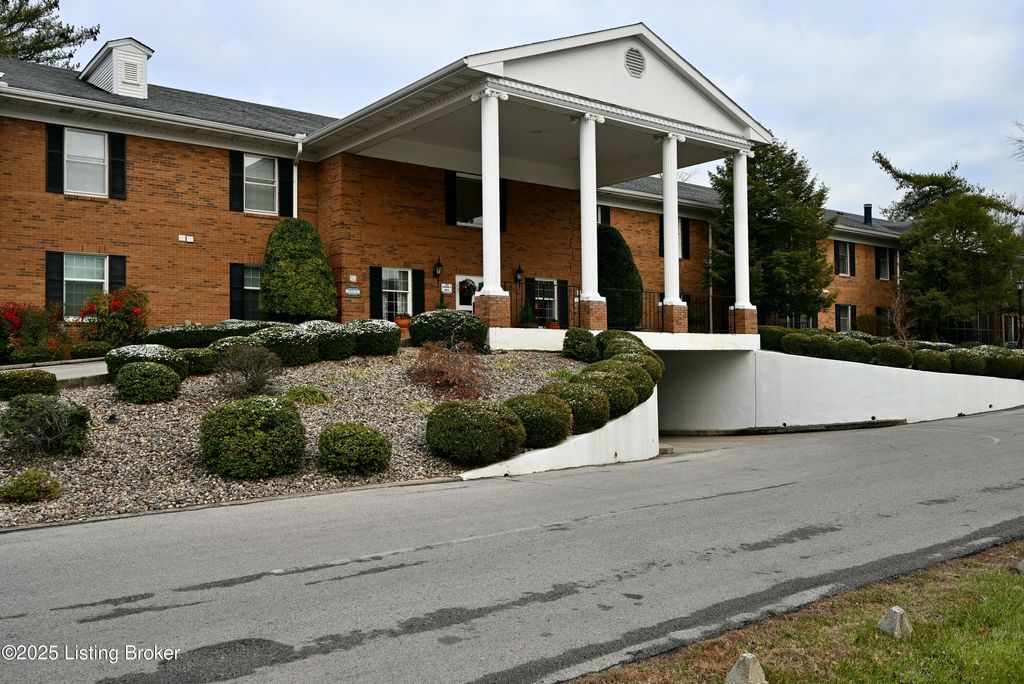 Photo of 1616 Gardiner Ln #210, Louisville, KY 40205 (MLS # 1705022)