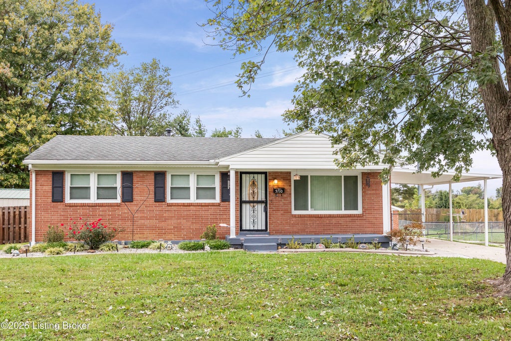 Photo of 5710 Bunning Dr, Louisville, KY 40272 (MLS # 1732213)
