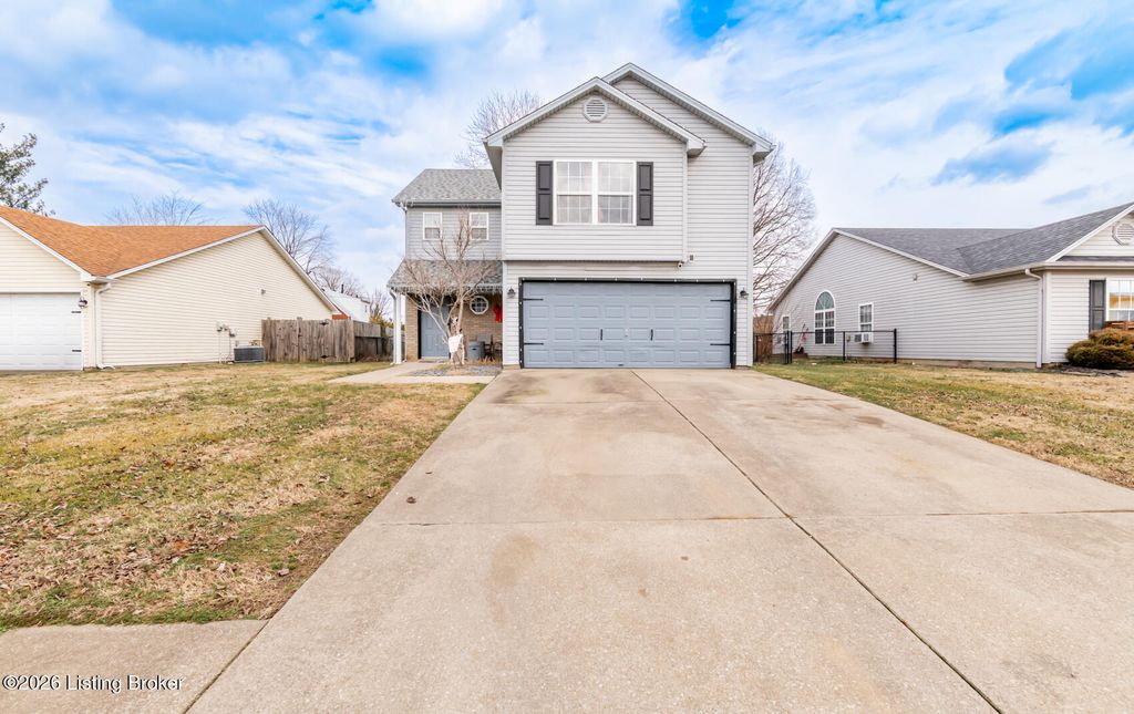 Photo of 5217 Sand Lake Dr, Louisville, KY 40272 (MLS # 1709347)