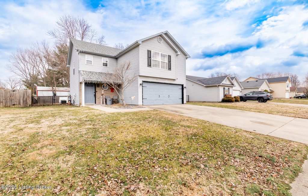 Photo of 5217 Sand Lake Dr, Louisville, KY 40272 (MLS # 1709347)