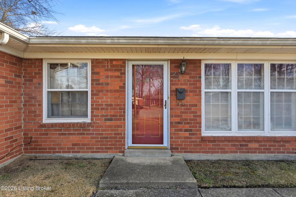 Photo of 203 Lesane Ct, Louisville, KY 40214 (MLS # 1706537)