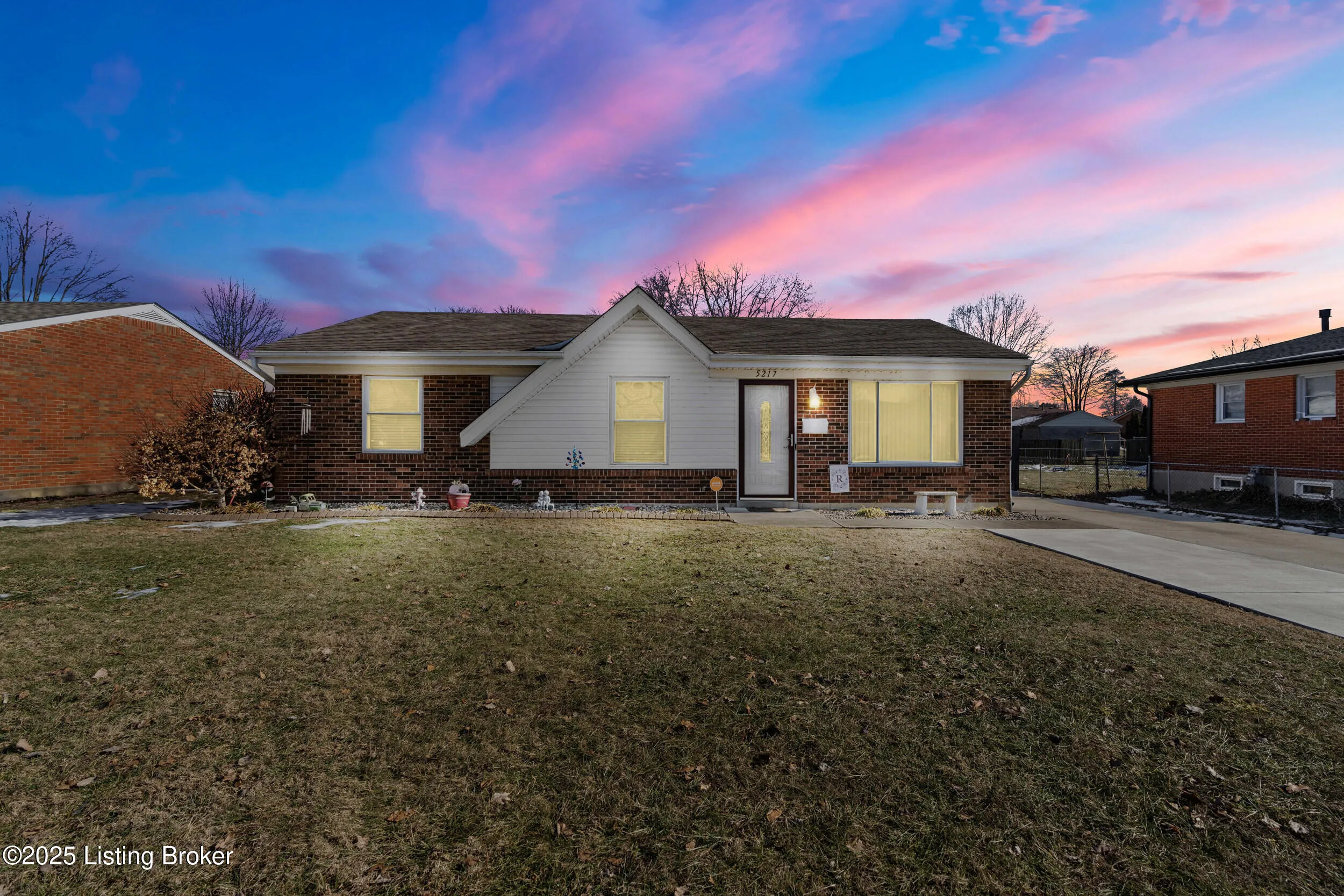 Louisville, Kentucky 40216, United States, 3 Bedrooms Bedrooms, ,1 BathroomBathrooms,Residential,Pending,13764