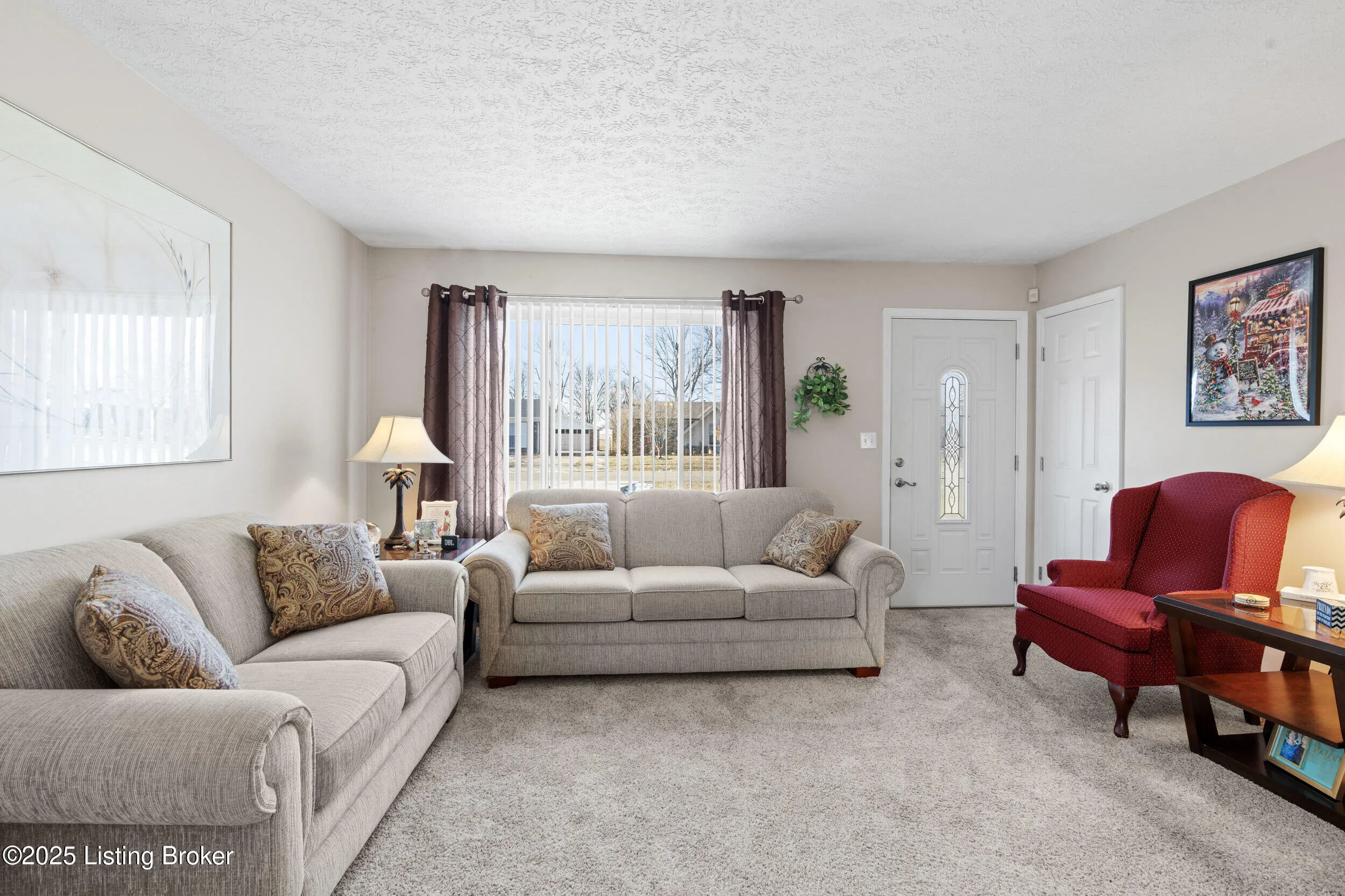 Louisville, Kentucky 40216, United States, 3 Bedrooms Bedrooms, ,1 BathroomBathrooms,Residential,Pending,13764