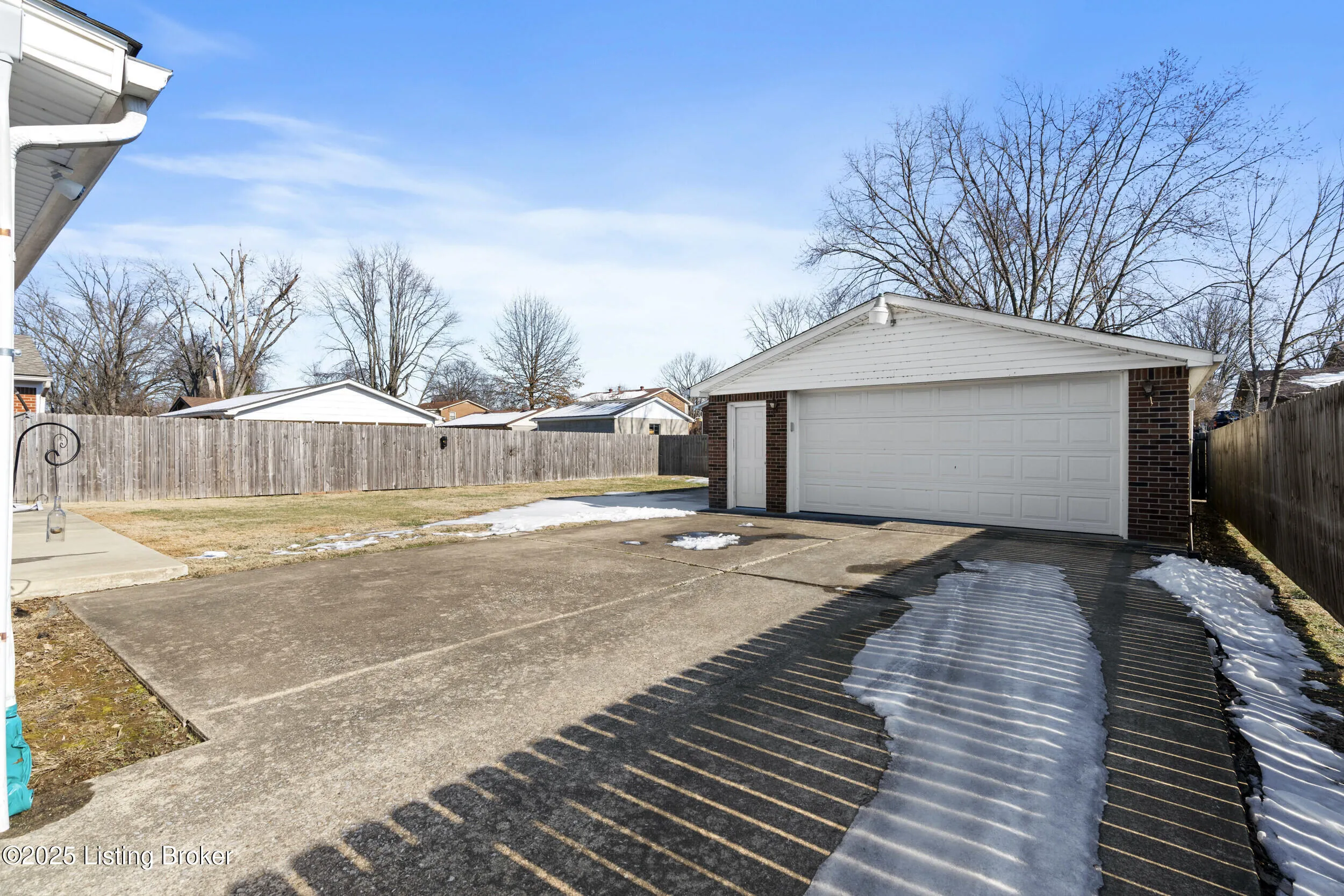 Louisville, Kentucky 40216, United States, 3 Bedrooms Bedrooms, ,1 BathroomBathrooms,Residential,Pending,13764