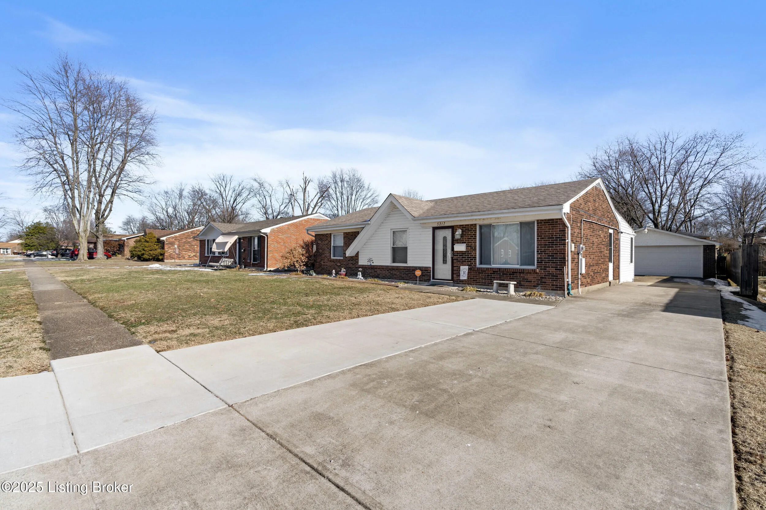 Louisville, Kentucky 40216, United States, 3 Bedrooms Bedrooms, ,1 BathroomBathrooms,Residential,Pending,13764