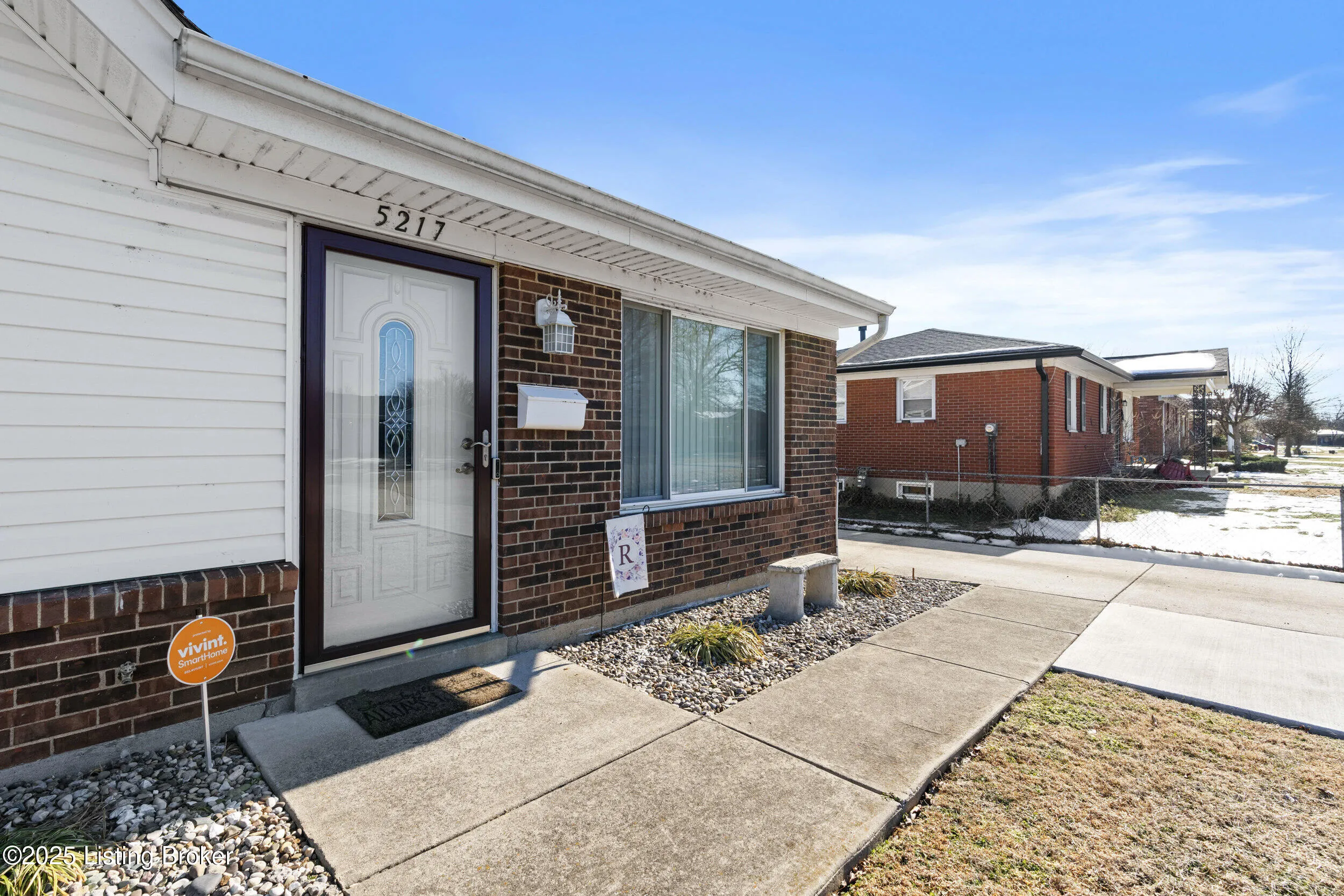 Louisville, Kentucky 40216, United States, 3 Bedrooms Bedrooms, ,1 BathroomBathrooms,Residential,Pending,13764