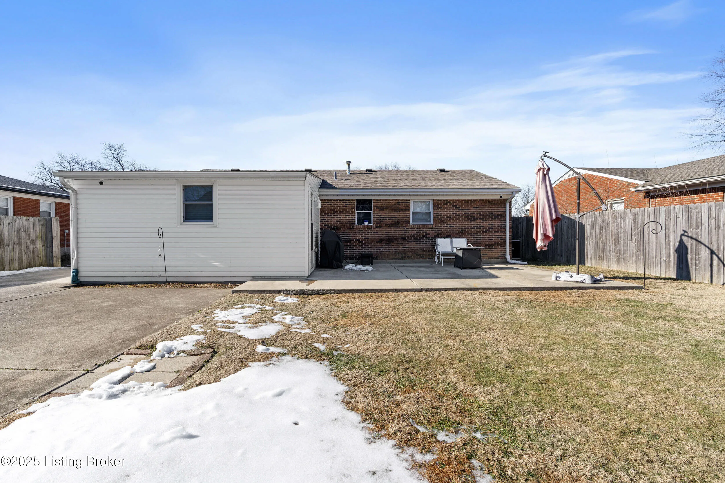 Louisville, Kentucky 40216, United States, 3 Bedrooms Bedrooms, ,1 BathroomBathrooms,Residential,Pending,13764