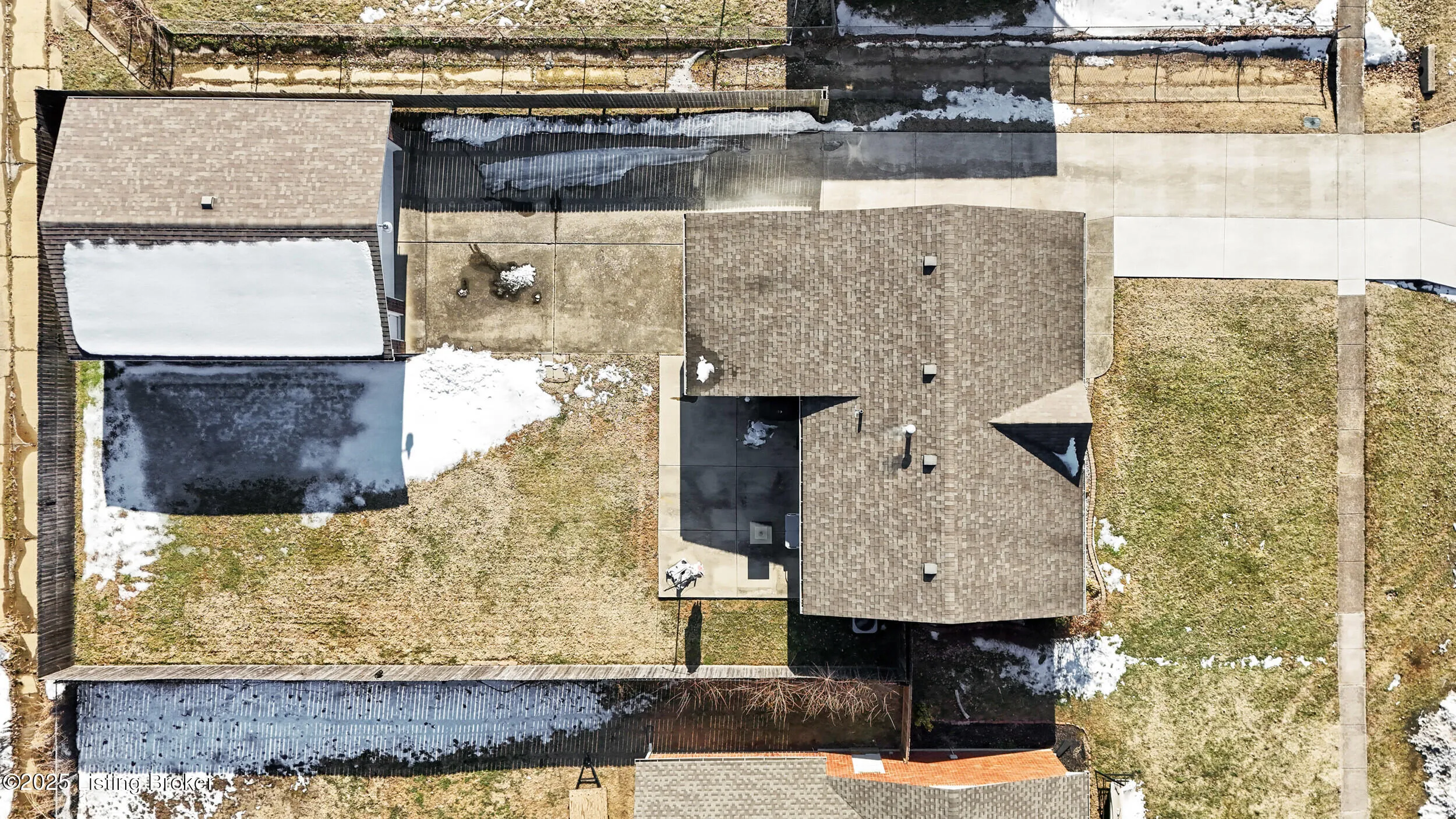 Louisville, Kentucky 40216, United States, 3 Bedrooms Bedrooms, ,1 BathroomBathrooms,Residential,Pending,13764