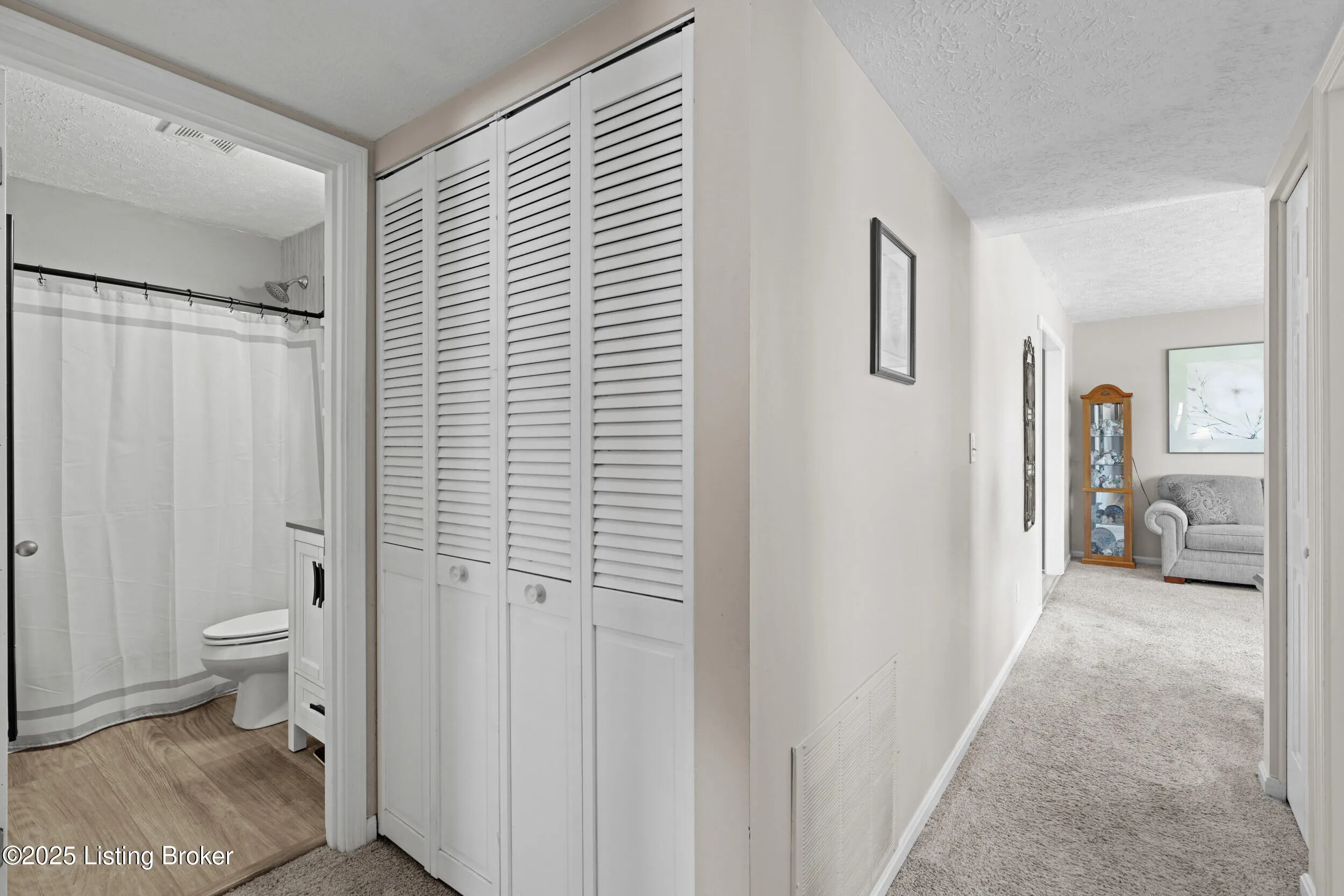 Louisville, Kentucky 40216, United States, 3 Bedrooms Bedrooms, ,1 BathroomBathrooms,Residential,Pending,13764