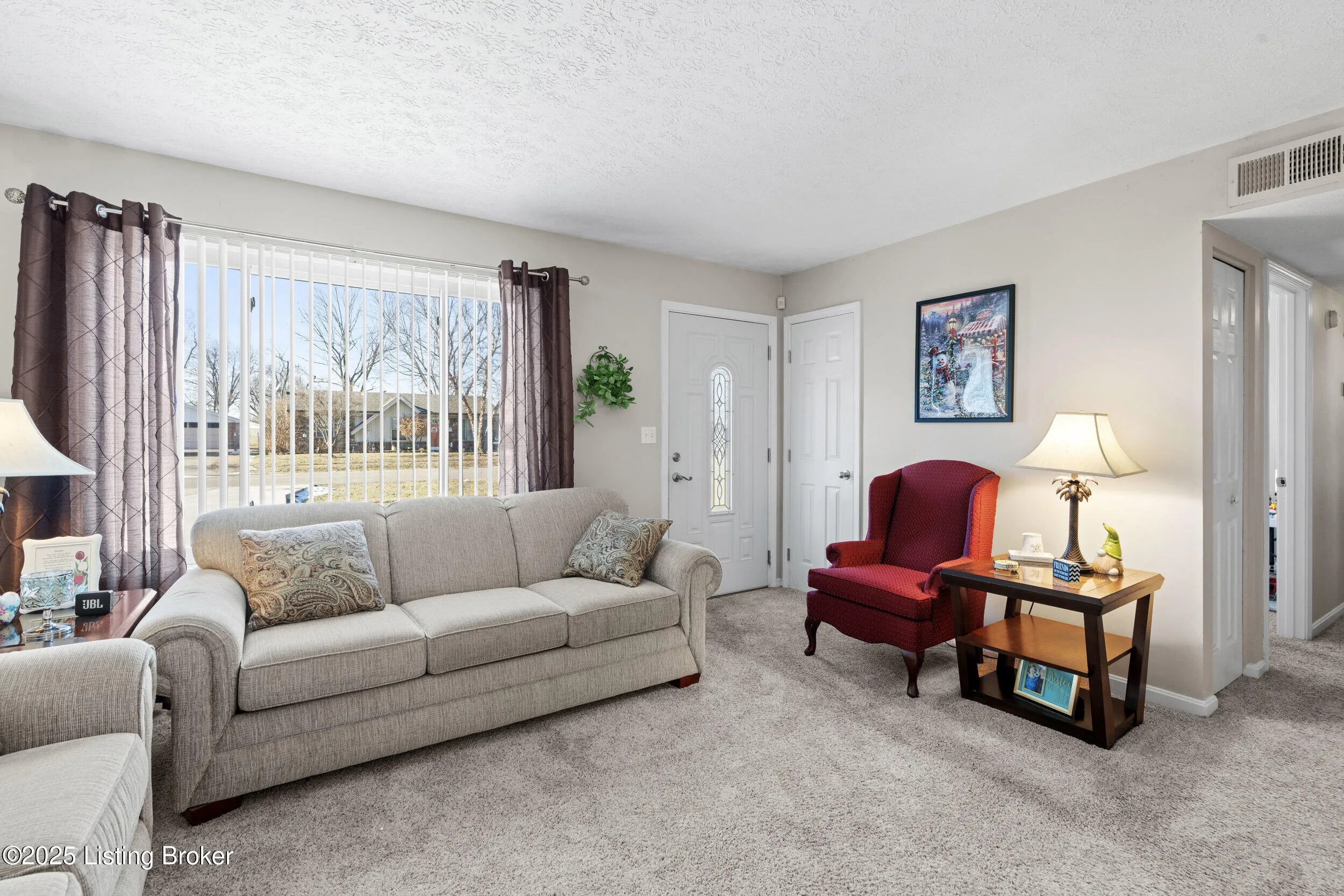 Louisville, Kentucky 40216, United States, 3 Bedrooms Bedrooms, ,1 BathroomBathrooms,Residential,Pending,13764