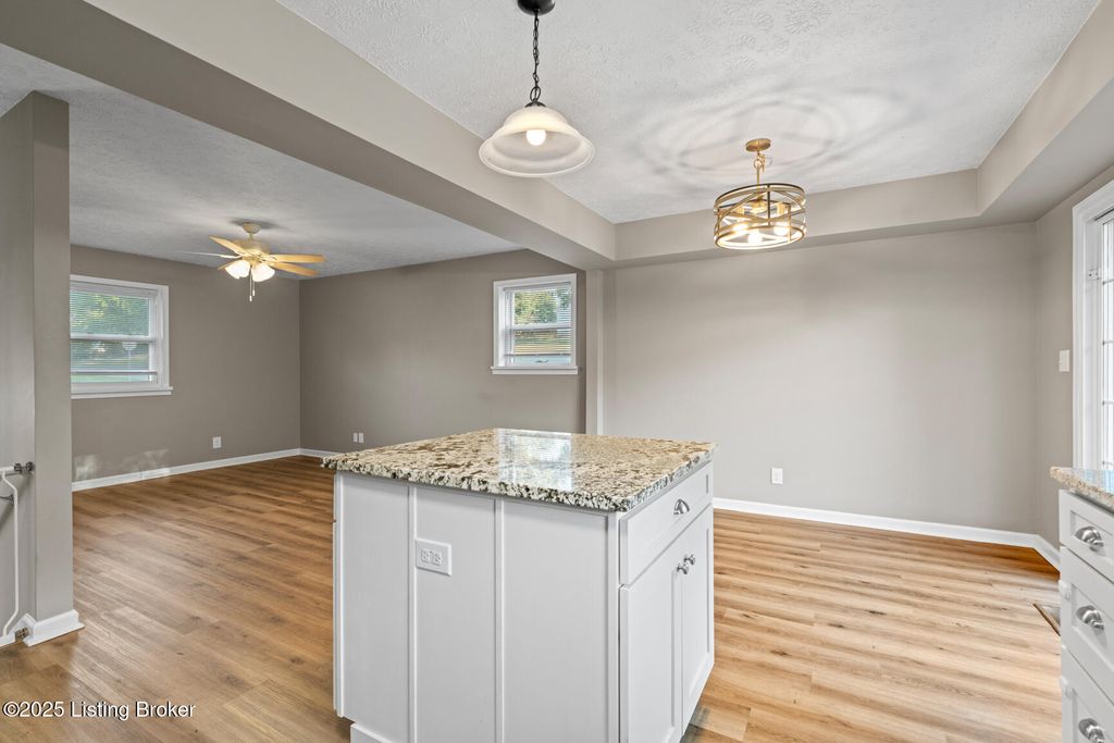 Photo of 320 Hazel Lawn Dr, Shelbyville, KY 40065 (MLS # 1713653)