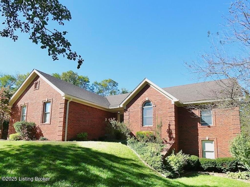 Photo of 7012 Summerfield Way, Floyds Knobs, IN 47119 (MLS # 1701443)