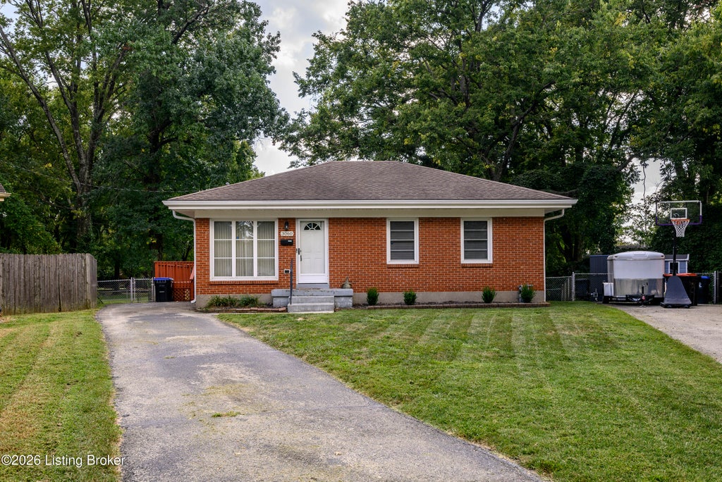 Photo of 3060 Nadina Dr, Louisville, KY 40220 (MLS # 1728332)