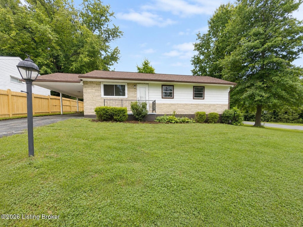 Photo of 1740 Cherry Ln, Shelbyville, KY 40065 (MLS # 1727680)