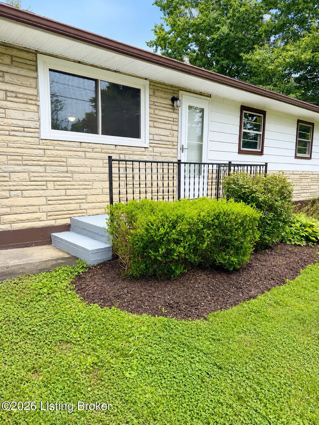 Photo of 1740 Cherry Ln, Shelbyville, KY 40065 (MLS # 1727680)