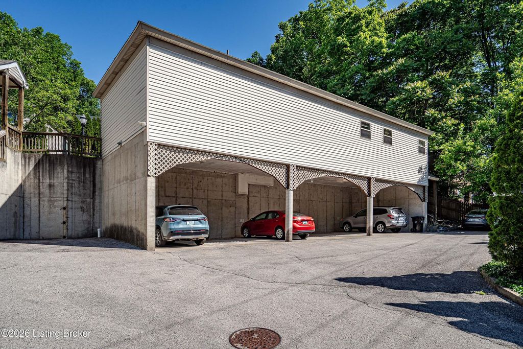 Photo of 355 Kenilworth Rd, Louisville, KY 40206 (MLS # 1717127)