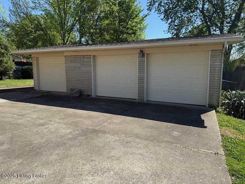 8701 Cottingham Way Way, Louisville, Pennsylvania image 5