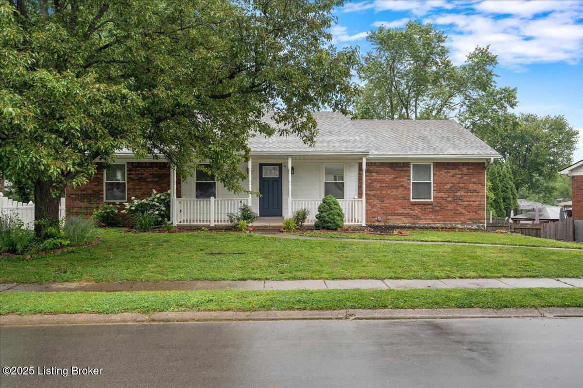 812 Castlewood Dr, New Albany, Pennsylvania image 1