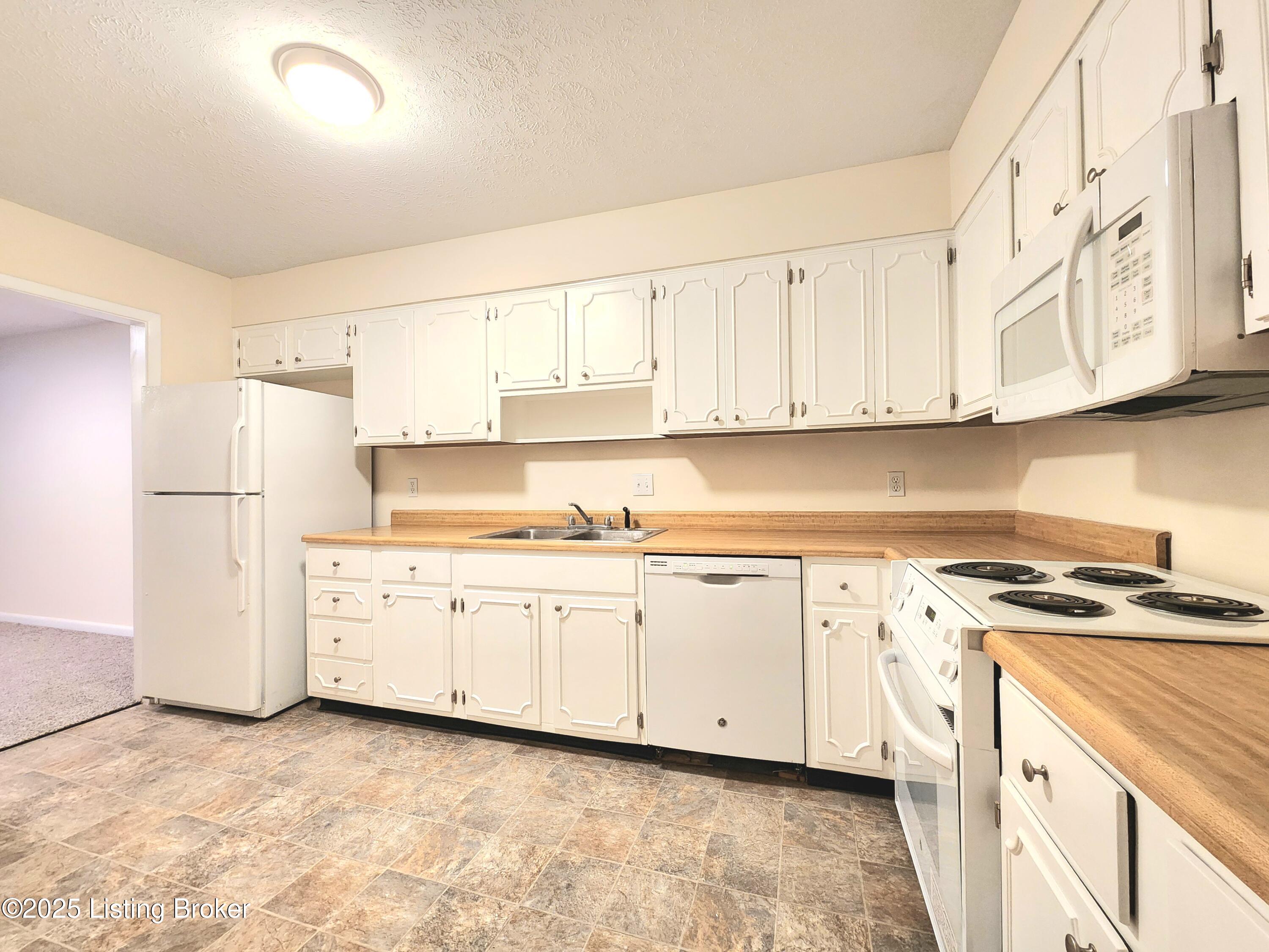1815 Gardiner Ln #B-21, Louisville, Pennsylvania image 11