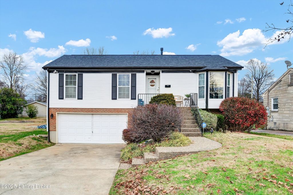 Photo of 206 Carey Ave, Louisville, KY 40218 (MLS # 1704336)