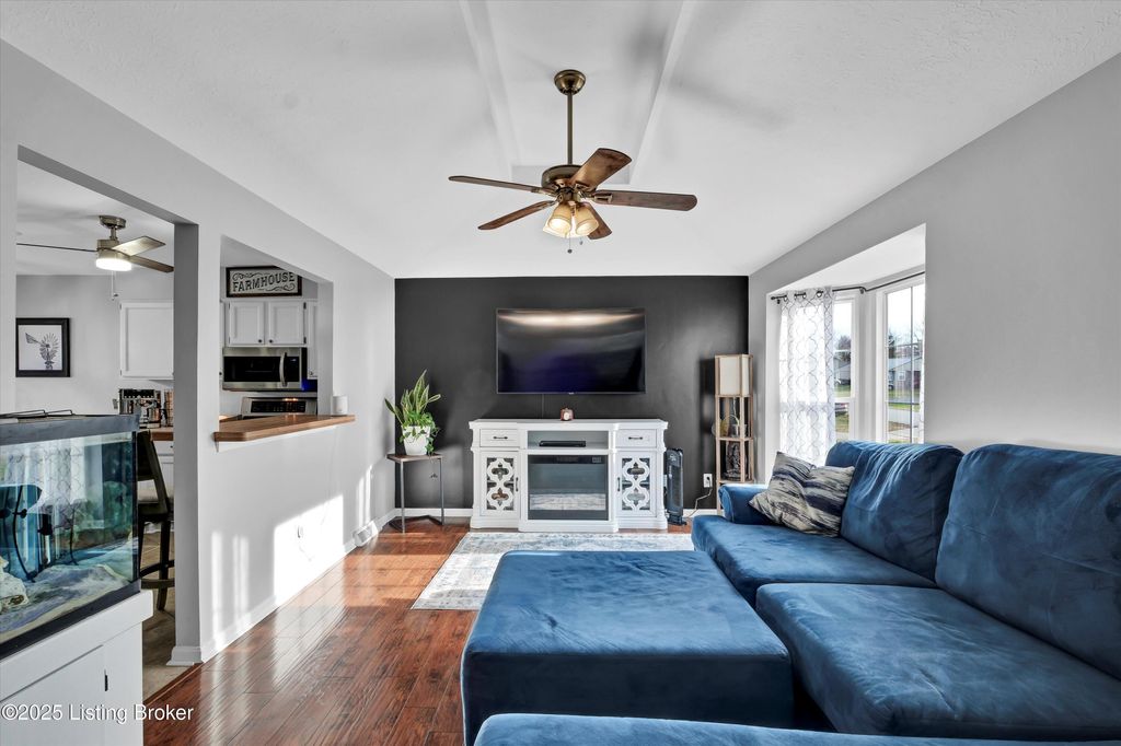 Photo of 206 Carey Ave, Louisville, KY 40218 (MLS # 1704336)