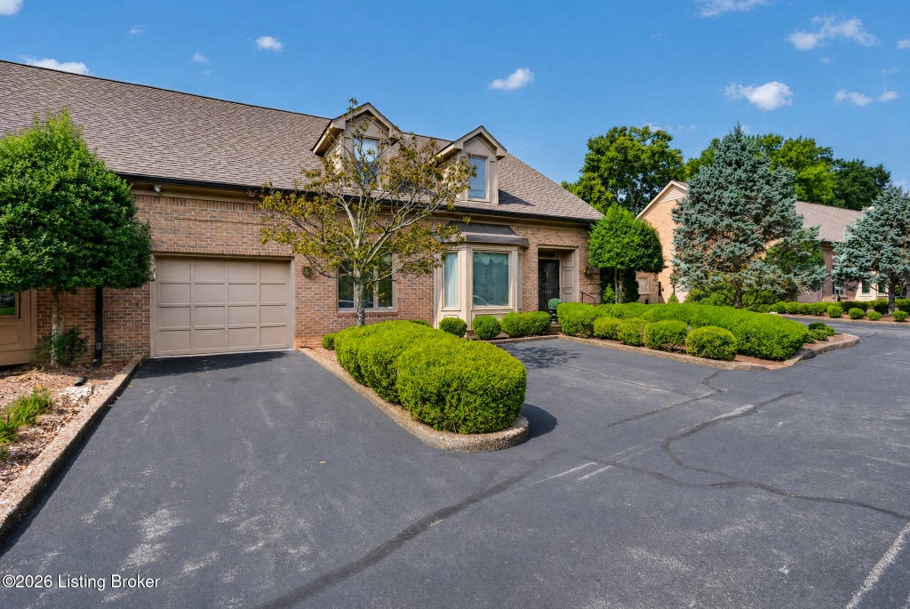 Photo of 2625 Seminary Dr, Louisville, KY 40241 (MLS # 1729012)