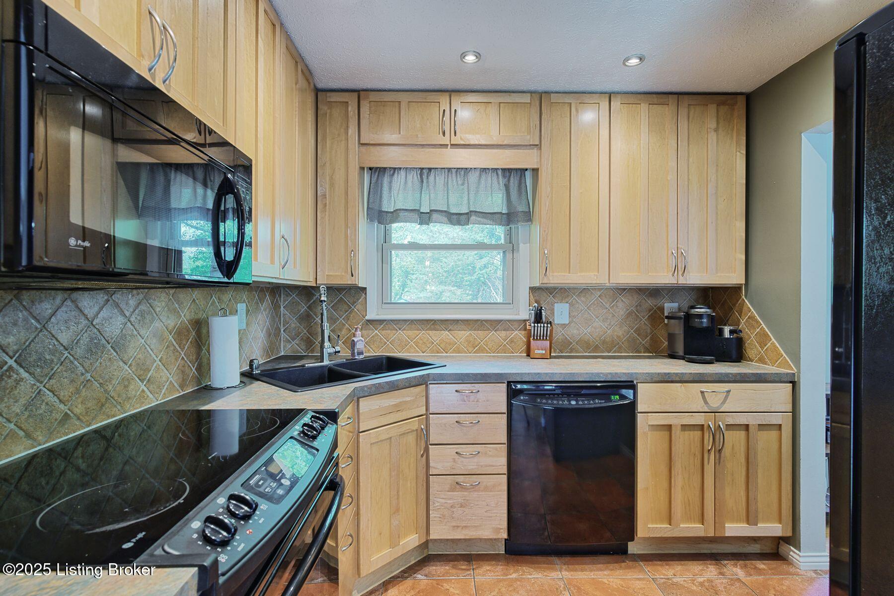 9507 Chadbourn Ct, Louisville, Kentucky image 10