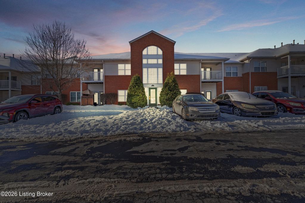 Photo of 9502 Magnolia Ridge Dr #101, Louisville, KY 40291 (MLS # 1707908)