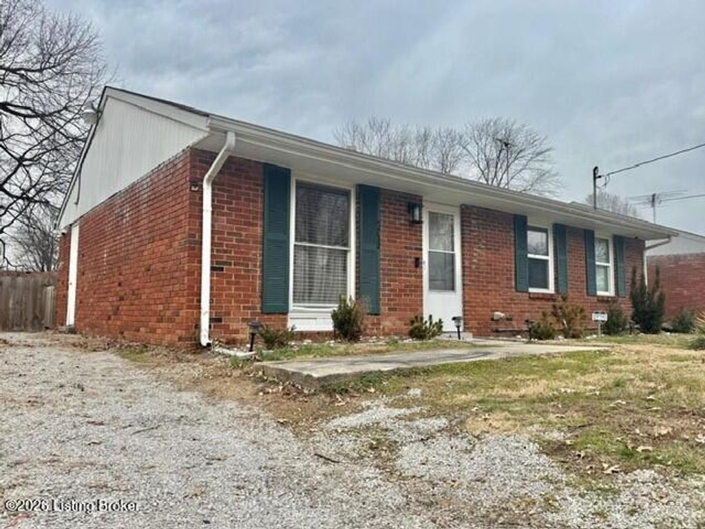 Photo of 5712 Robinwood Rd, Louisville, KY 40218 (MLS # 1709237)
