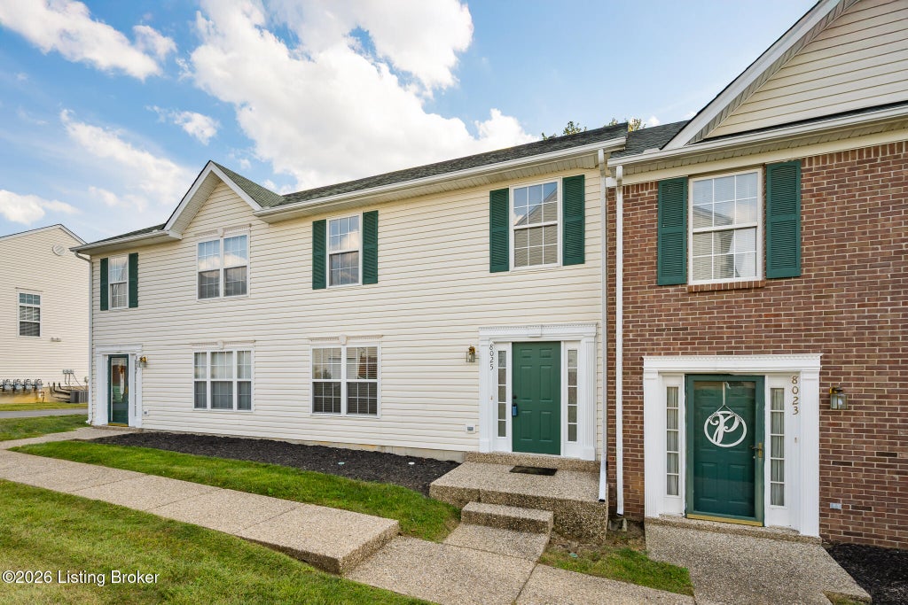 Photo of 8025 Aspen Green Ln, Louisville, KY 40291 (MLS # 1730854)
