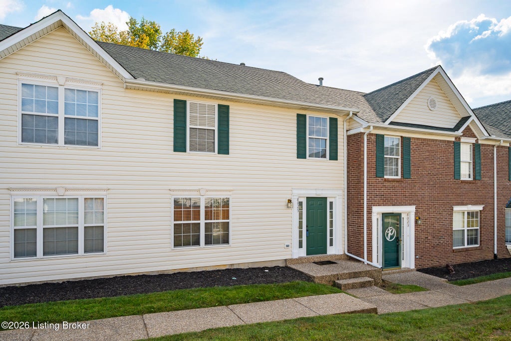 Photo of 8025 Aspen Green Ln, Louisville, KY 40291 (MLS # 1730854)