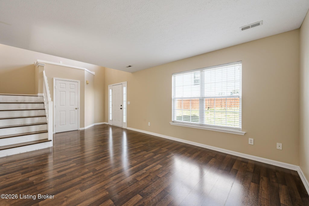 Photo of 8025 Aspen Green Ln, Louisville, KY 40291 (MLS # 1730854)
