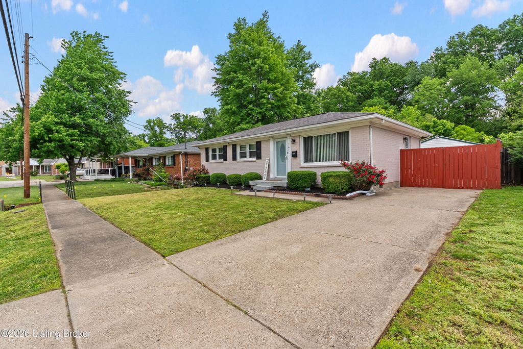 Photo of 7611 Mackie Ln, Louisville, KY 40214 (MLS # 1716258)