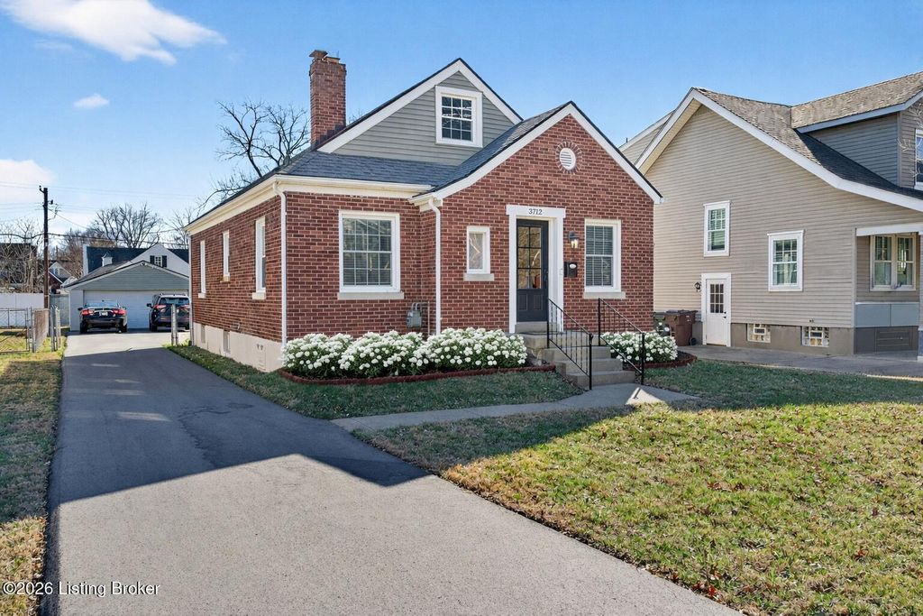 Photo of 3712 Warner Ave, Louisville, KY 40207 (MLS # 1707346)