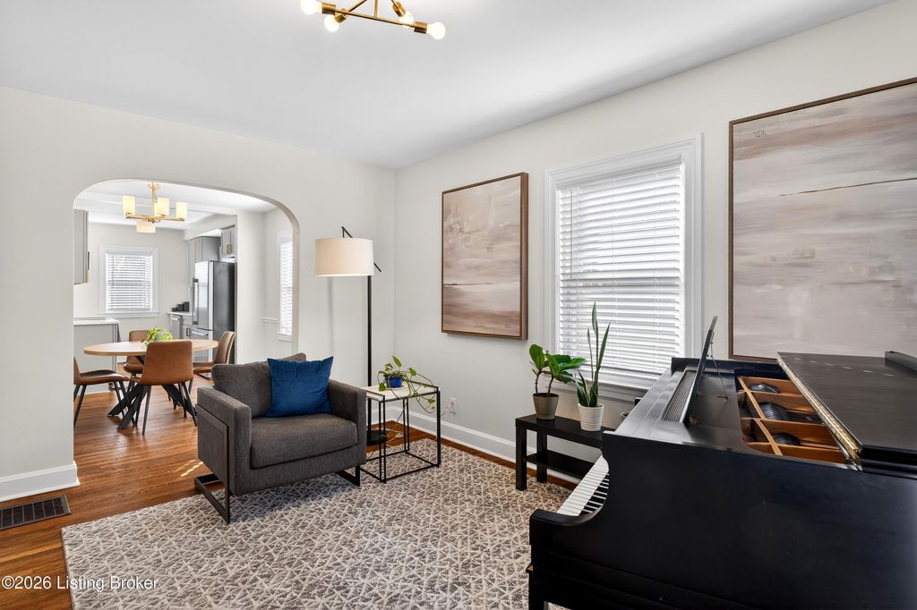 Photo of 3712 Warner Ave, Louisville, KY 40207 (MLS # 1707346)