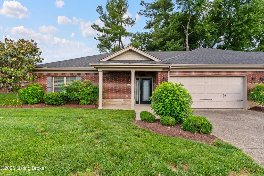 Photo of 6436 Clover Trace Cir, Louisville, KY 40216 (MLS # 1719004)